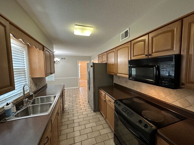 Foto del edificio - One Story Germantown Home Move In Ready! F...