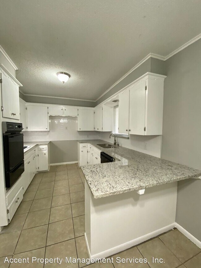 Building Photo - 3 br, 1.5 bath House - 1105 North Fern Avenue