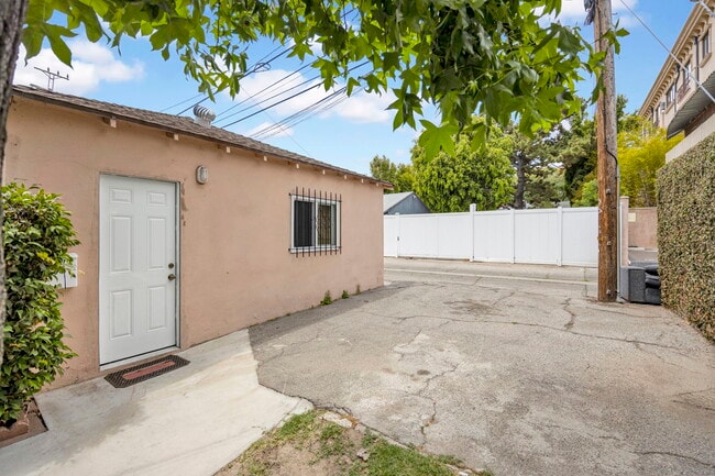 Building Photo - 4341 Laurel Canyon Blvd