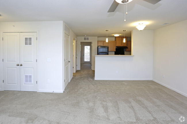 1BR, 1BA - 796 SF - River Glen