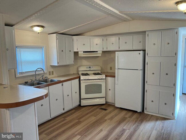 Building Photo - 122 Dugan Ct