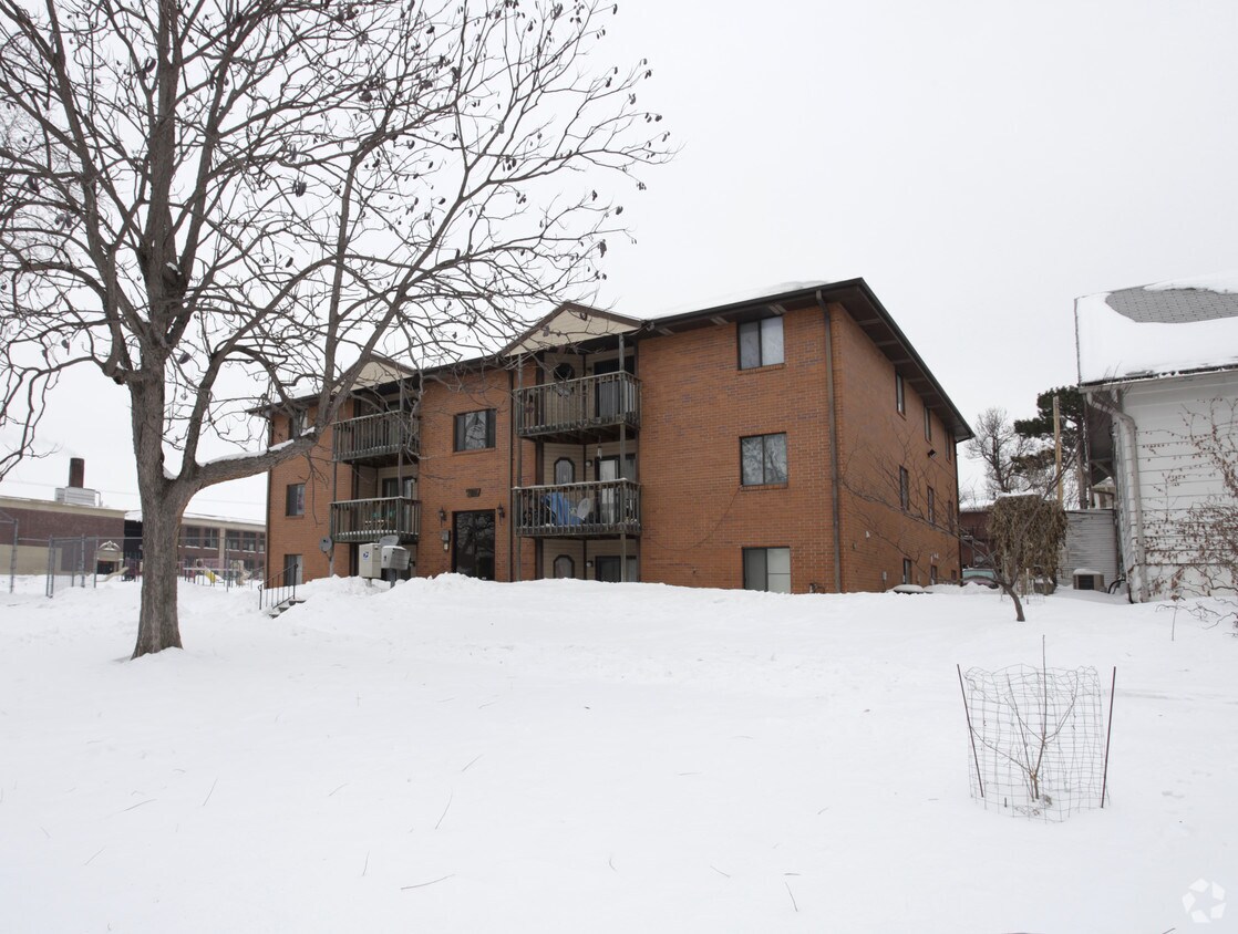 Building Photo - 1232 B St