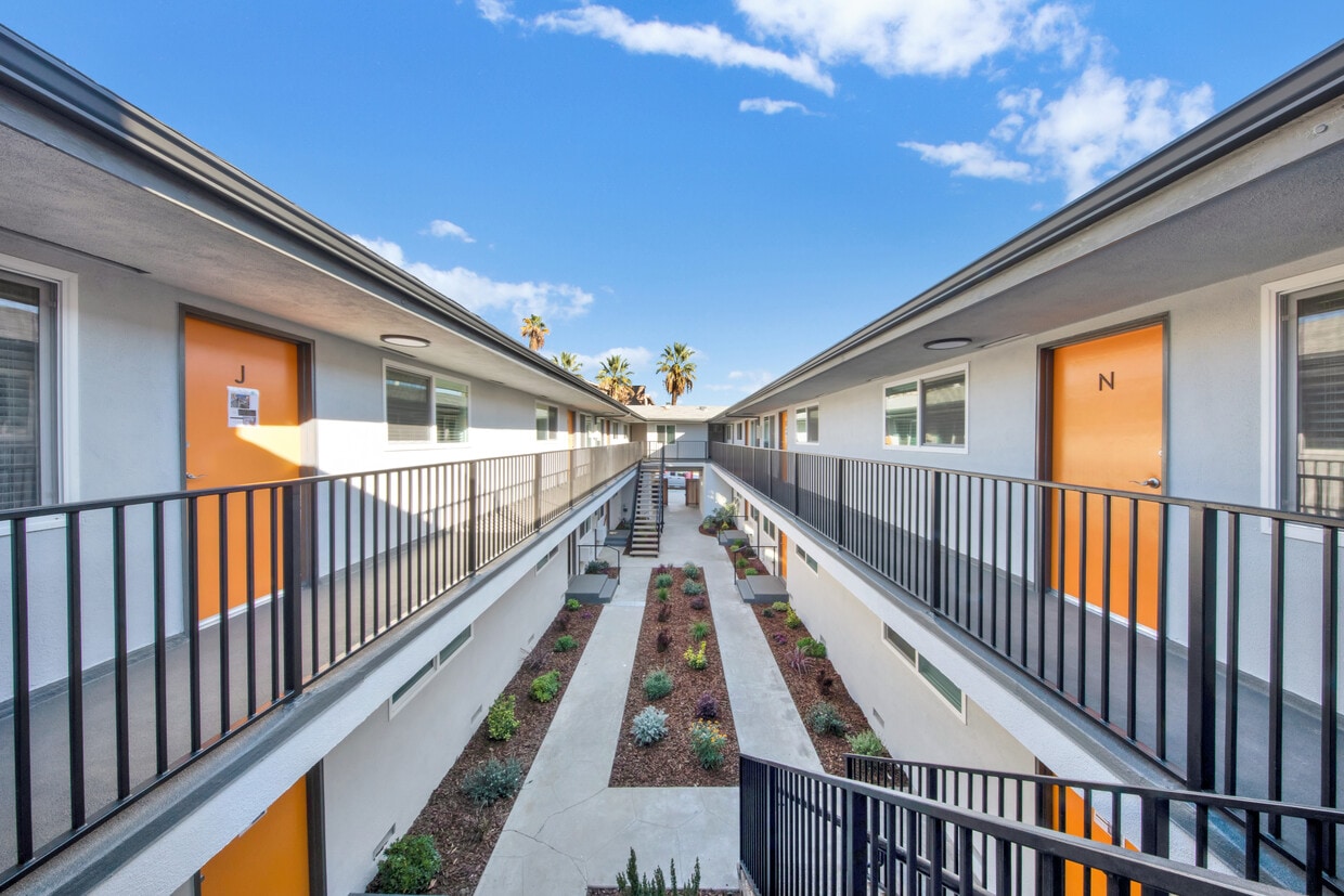 Primary Photo - Belmont Manor Apartments