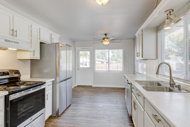 Building Photo - Large Fully Remodeled 3 Bedroom Duplex in Nampa