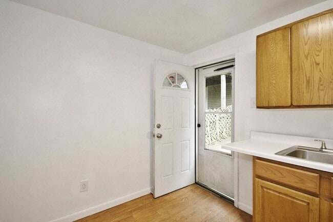 Building Photo - 1423 Ridge Ave