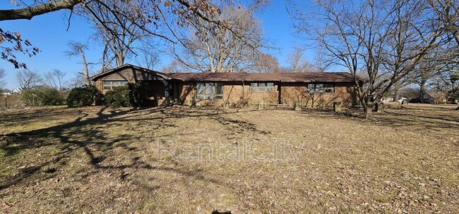 Building Photo - 3415 Old Lake Rd