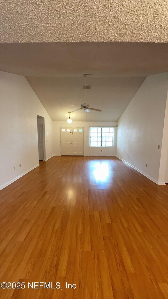 Foto del edificio - 18 Warren Pl