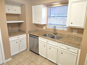 Building Photo - 2327 Shadbury Ct