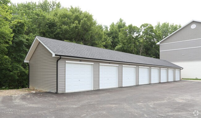 Garages - Jefferson Pointe