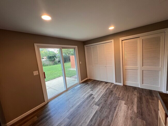 Foto del edificio - 3810 Camelot Ln