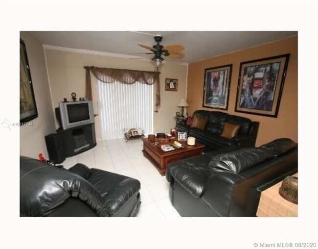 Building Photo - 6707 N Kendall Dr