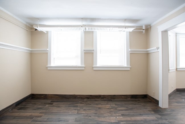 Building Photo - 1704 E Locust St
