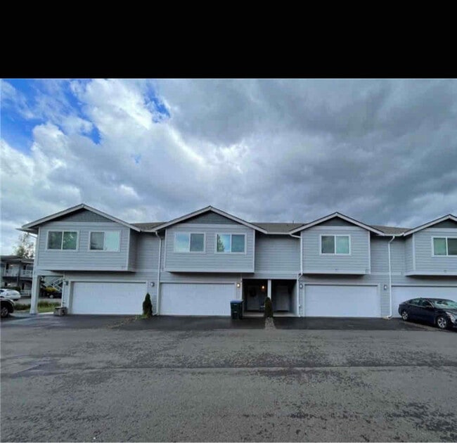 Building Photo - 1903 Ahlers Ave