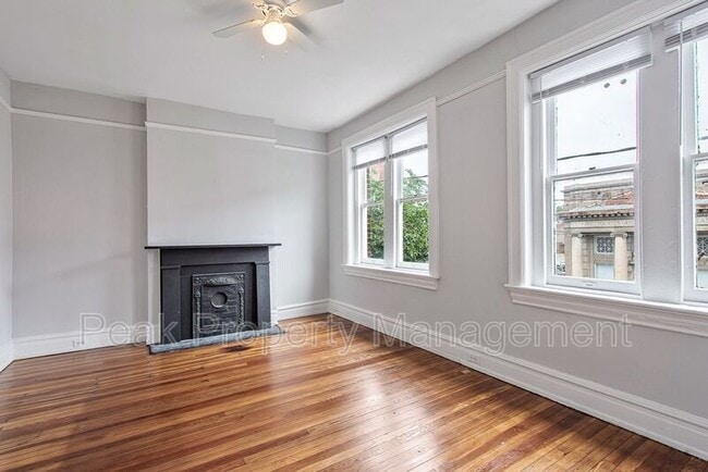 Building Photo - 1126 Hull St