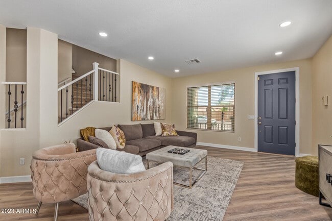 Building Photo - 32934 N Cherry Creek Rd