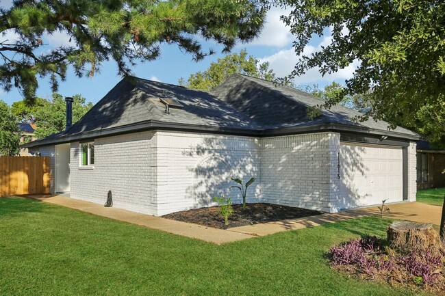 Building Photo - 11615 Henley Dr