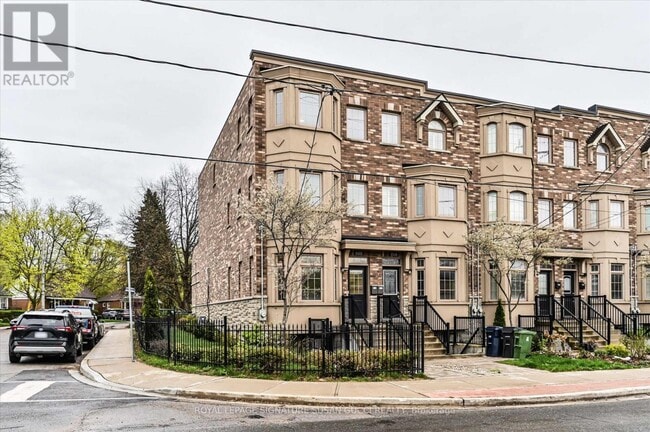 Building Photo - 2833 St Clair Ave E