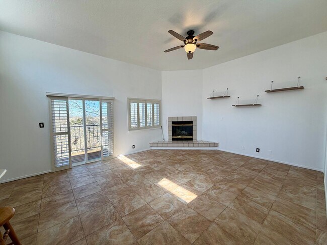 Foto del edificio - Cozy 2 Bedroom 2 Bathroom Home In 4 Hills!