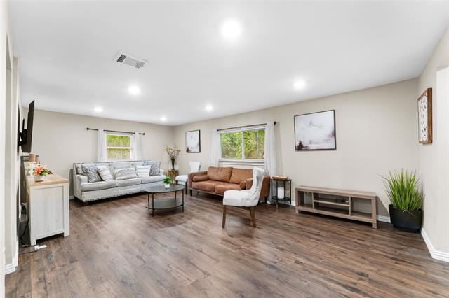 Foto del edificio - 2426 Cloverdale St