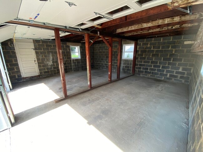 Interior 2 - 137 S 9th Ave
