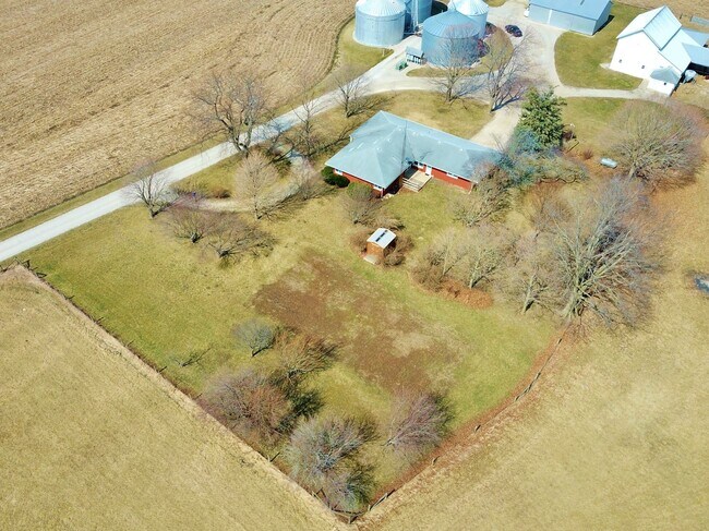 Building Photo - 2880 E Braceville Rd