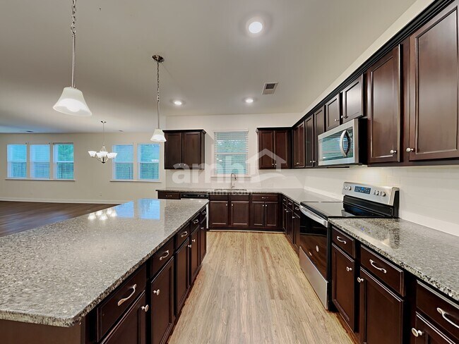 Building Photo - 246 Lake Vista Dr