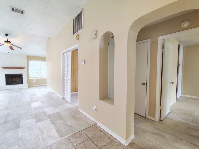 Foto del edificio - 4407 Waterfall Way