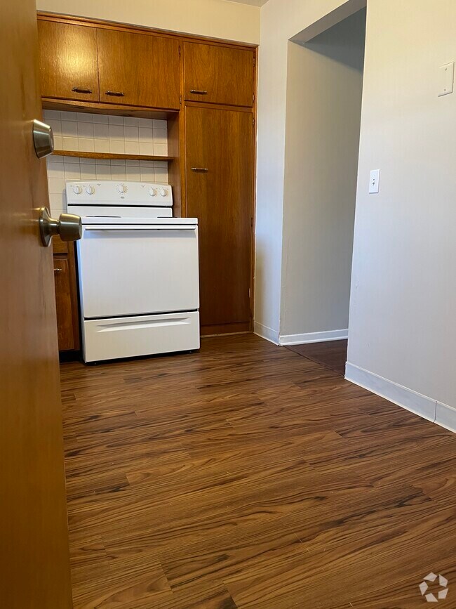 Silver Valley Estates Apartments under 400 Munroe Falls, OH 2