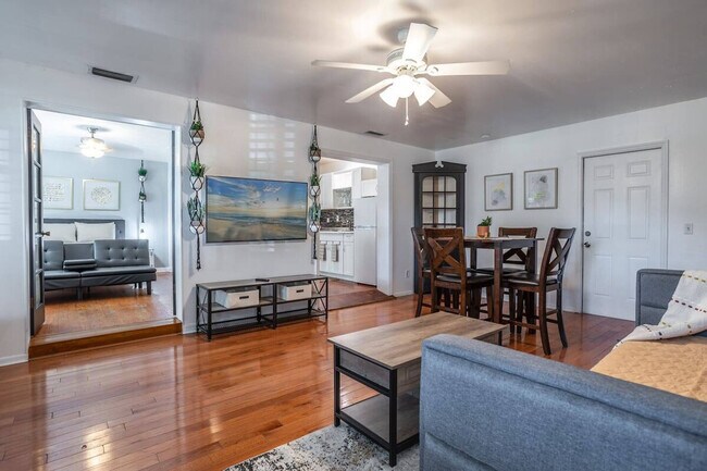 Building Photo - 3120 Peel Ave