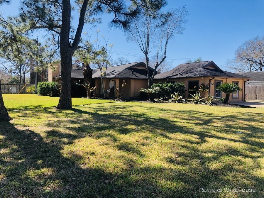 Amazing Bedroom In El Lago House Rental in El Lago, TX