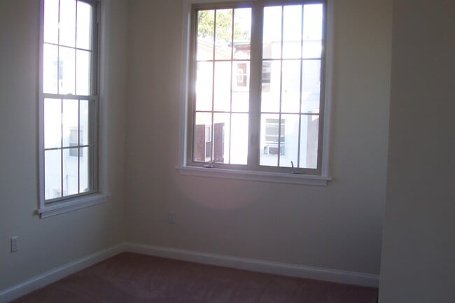 Building Photo - 3100 Mount Vernon St