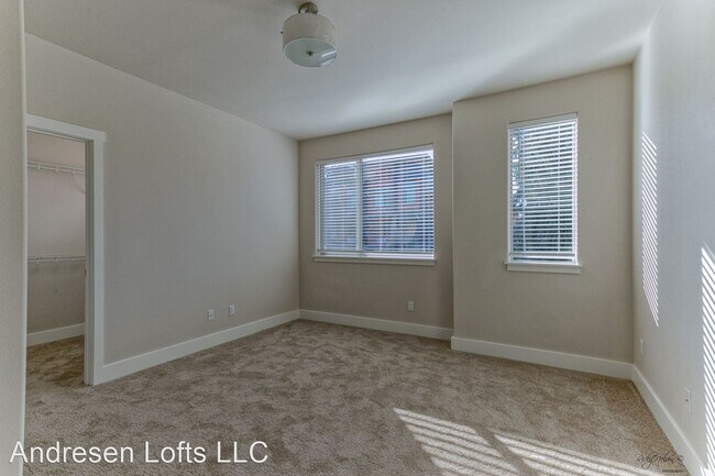 Building Photo - 6909 NE 63rd St