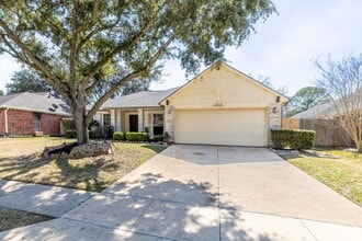 Building Photo - 4826 Meadowglen Dr