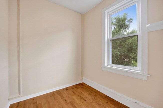 Foto del edificio - 2702 W 24th St