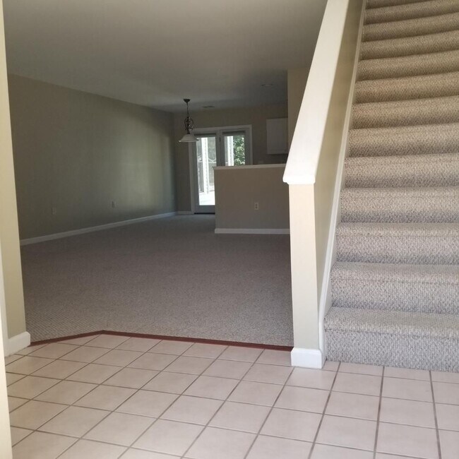 Foto del edificio - 2 BR Townhouse