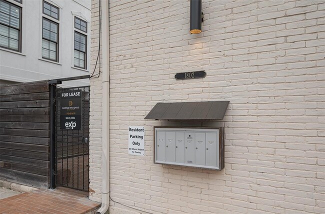 Building Photo - 1802 Fairview St