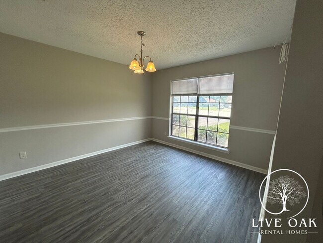 Foto del edificio - MOVE IN SPECIAL: $500 OFF 1ST FULL MONTH'S RENT!**