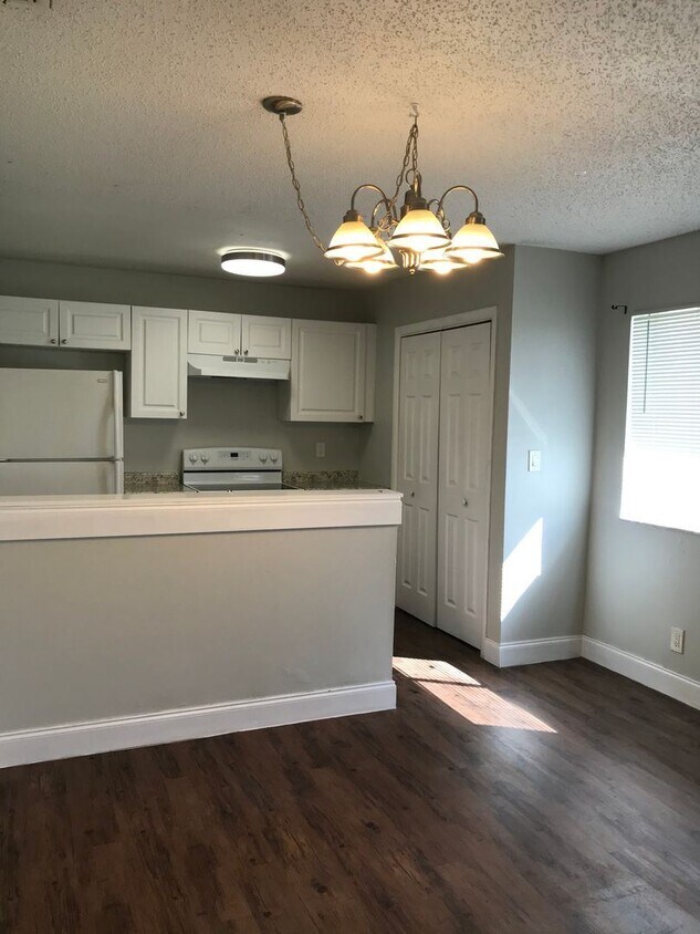 Primary Photo - 2 br, 1 bath House - 205 E TIFFANY DR #1