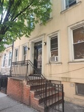 Building Photo - 60-42-60-67 67th Ave