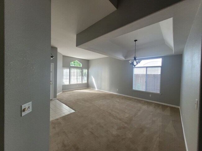 Foto del edificio - Woodcreek Oaks area home on quiet street