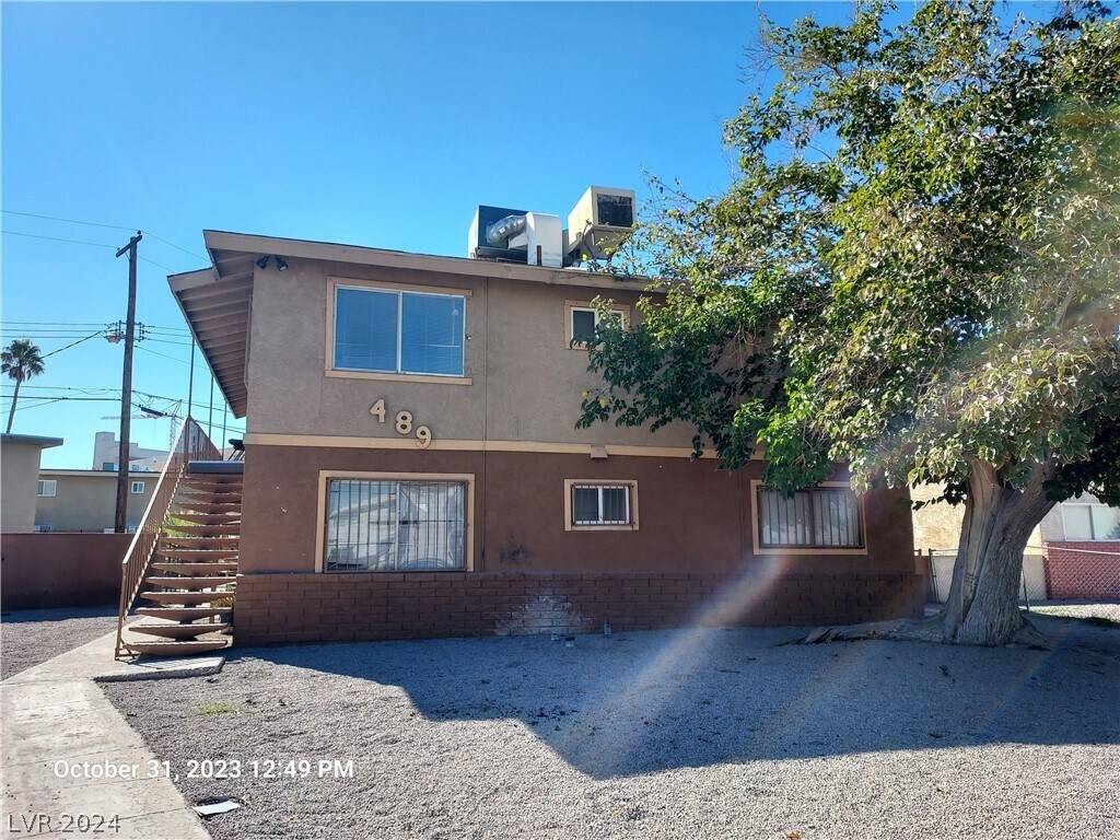 Primary Photo - 489 North Cir