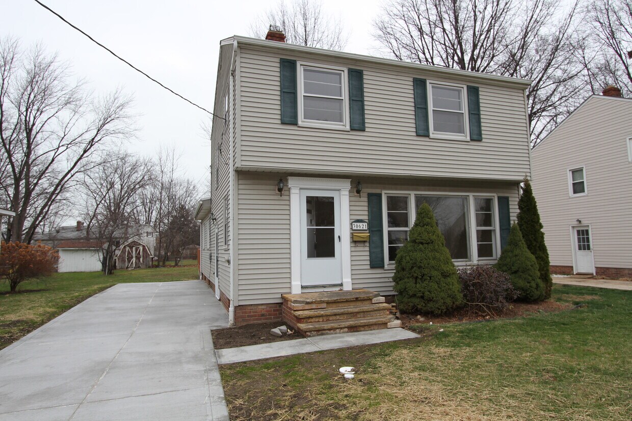 30621 Crescent Dr, Willowick, OH 44095 House Rental in Willowick, OH