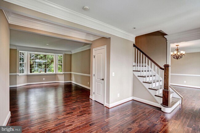 Building Photo - 2905 Hibbard St