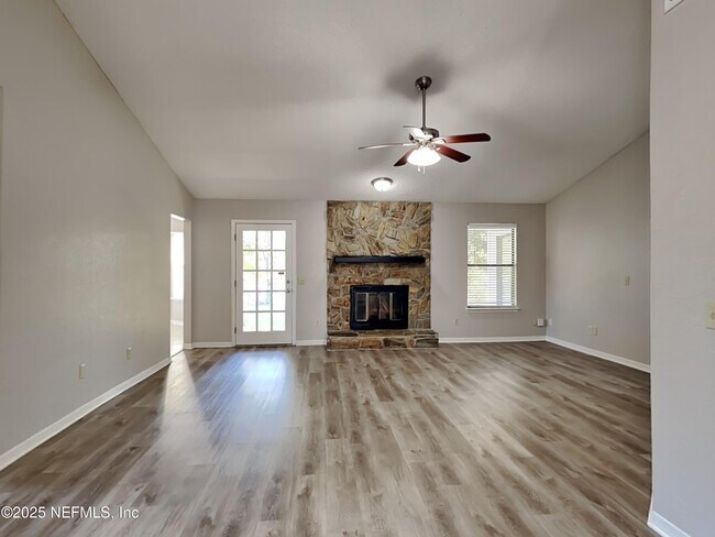 Foto del edificio - 7058 Star Rush Dr