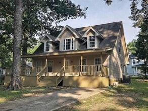 Building Photo - 6005 Beech Dr