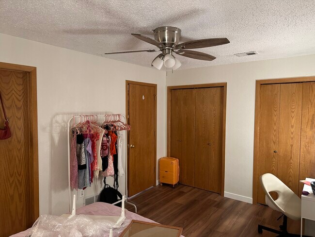 Habitación 4 - 2835 Springdale Ln