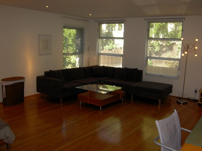 Ejemplo amueblado - 8245 Kirkwood Dr