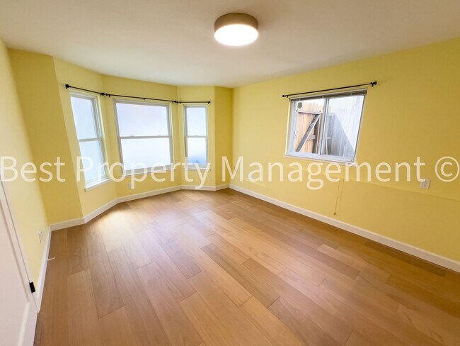 Foto del edificio - 18344 Redwood Rd