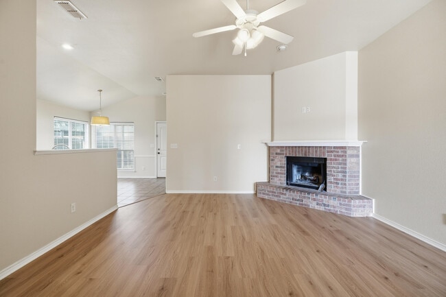 Foto del edificio - 9304 Remington Avenue