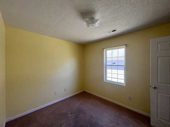 Foto del edificio - 212 Oak Grove Ave